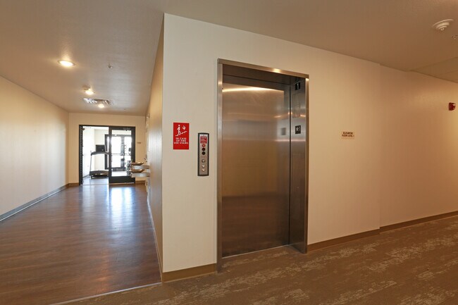 Littleton Crossing in Littleton, CO - Building Photo - Interior Photo