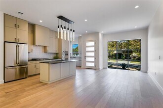 809 Cumberland Rd in Austin, TX - Building Photo - Building Photo