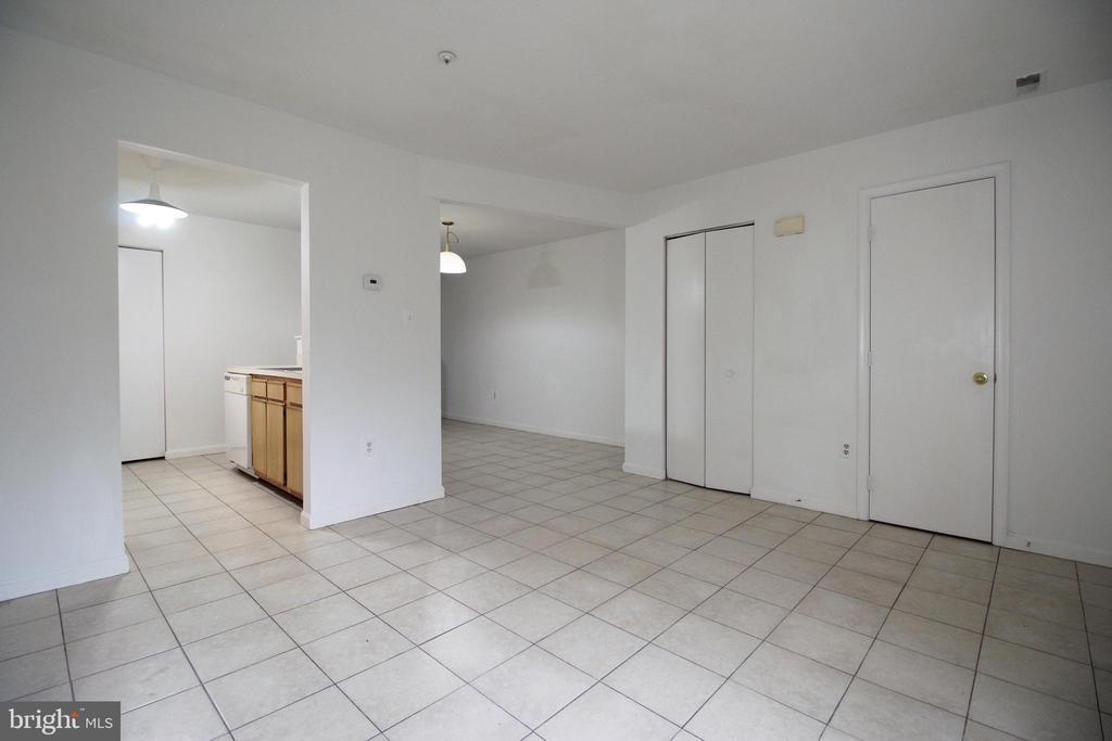 10144 Reprise Dr in Rockville, MD - Building Photo