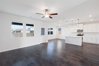 316 Breccia Trl in Liberty Hill, TX - Foto de edificio - Building Photo