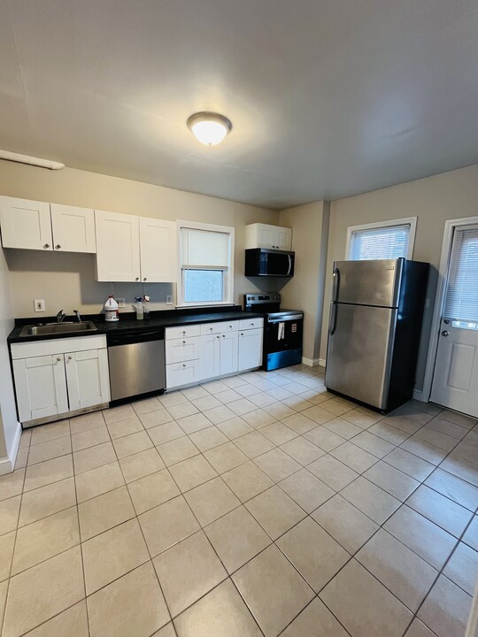 545 Heath St, Unit #1 in Chestnut Hill, MA - Foto de edificio