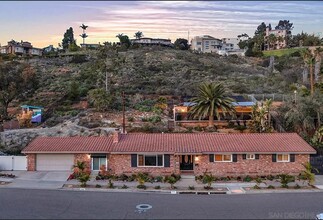 6570 Hillgrove Dr in San Diego, CA - Building Photo - Building Photo