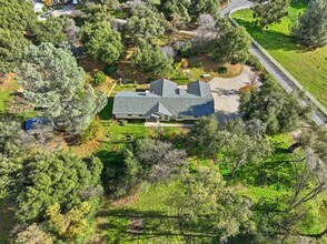 43379 Leach Rd in Ahwahnee, CA - Building Photo - Building Photo