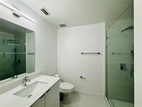 10264 NW 52nd Ter in Doral, FL - Building Photo - Building Photo