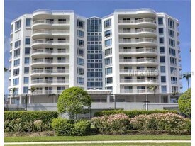 455 Longboat Club Rd, Unit 401 in Longboat Key, FL - Building Photo