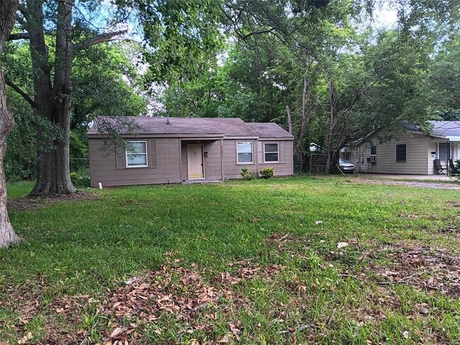 property at 2037 Mona Lisa Dr