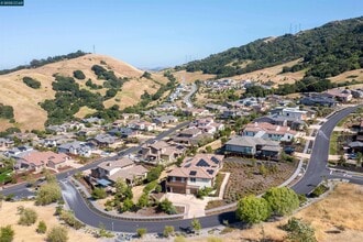 66 Tomcat Wy in Orinda, CA - Building Photo - Building Photo