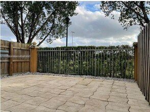 11500 NW 60th Terrace in Doral, FL - Building Photo - Building Photo