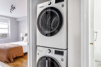 340 E 58th St in New York, NY - Foto de edificio - Building Photo