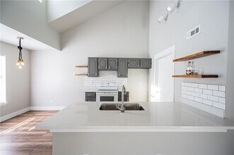 2407 W Ash St in Rogers, AR - Building Photo - Building Photo