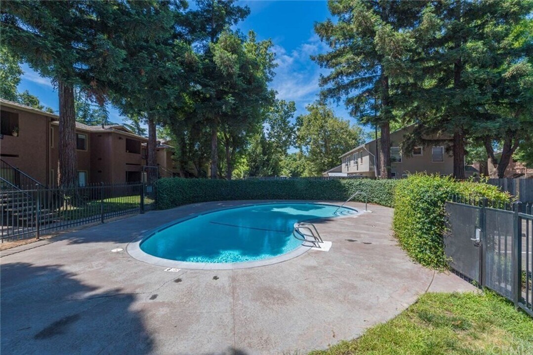 1114 Nord Ave in Chico, CA - Building Photo