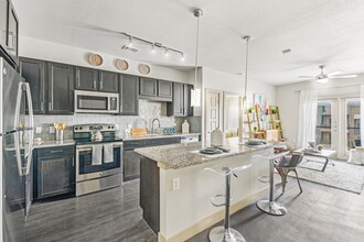 Dwell at Legacy in San Antonio, TX - Foto de edificio - Building Photo