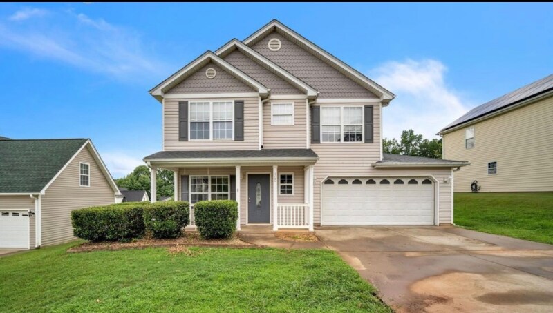 100 Maximus Dr in Greer, SC - Foto de edificio