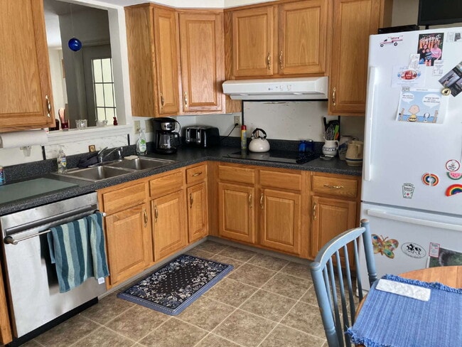 1027 Whitney Road East in Fairport, NY - Building Photo - Building Photo