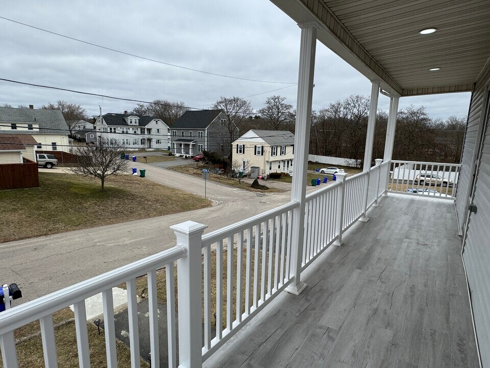 17 Louise St, Unit 2 in Attleboro, MA - Building Photo