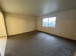 1836 Summit Dr, Unit 201 in Shelton, WA - Building Photo - Building Photo