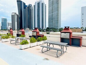 16909 N Bay Rd in Sunny Isles Beach, FL - Building Photo - Building Photo