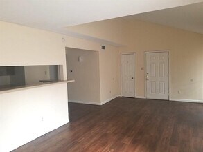 7200 T C Jester Blvd-Unit -1003 in Houston, TX - Building Photo - Building Photo