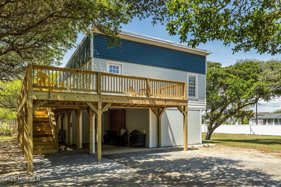 223 Hoffman Beach Rd in Atlantic Beach, NC - Building Photo