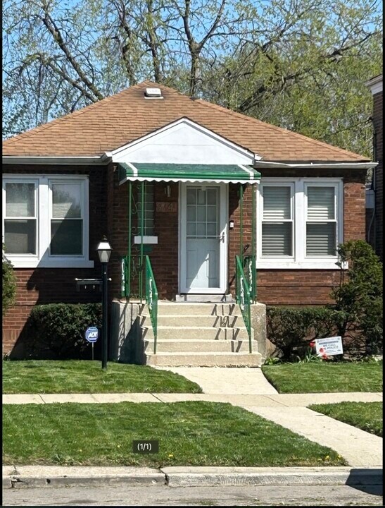 9741 S Indiana Ave in Chicago, IL - Building Photo