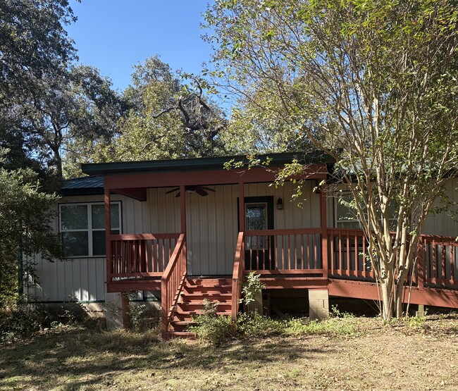 189 County Road 332 in Rosebud, TX - Foto de edificio - Building Photo