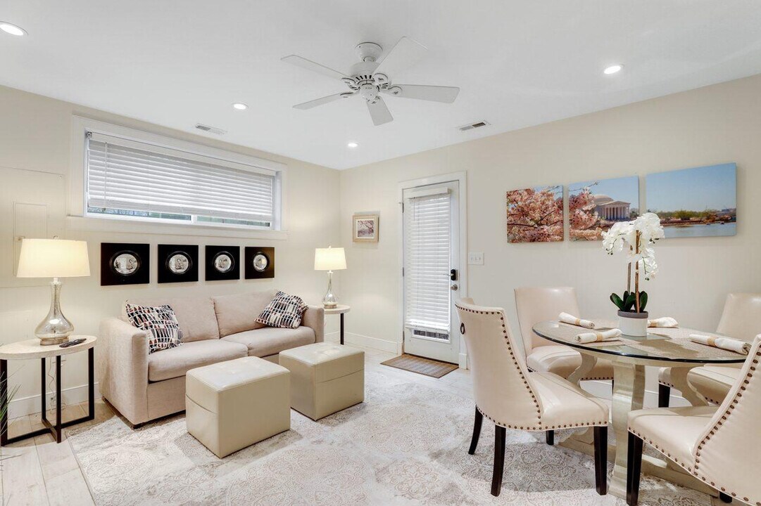 1845 Burke St SE in Washington, DC - Foto de edificio