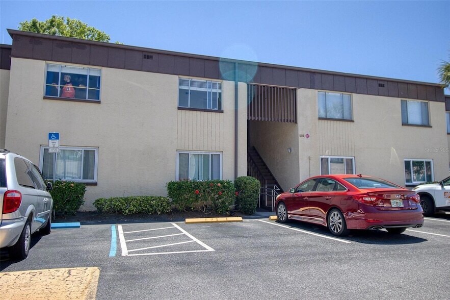 605 N Keene Rd, Unit P-14 in Clearwater, FL - Building Photo