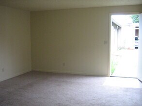 3106 Brittany Dr in Forest Grove, OR - Building Photo - Building Photo