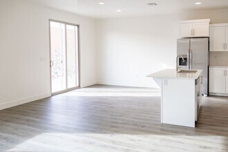 2350 E Luciano Ln in Saint George, UT - Building Photo - Building Photo