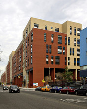 Roscoe Brown Apartments in Bronx, NY - Foto de edificio - Building Photo