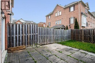 250 Richvale Dr S in Brampton, ON - Building Photo - Building Photo