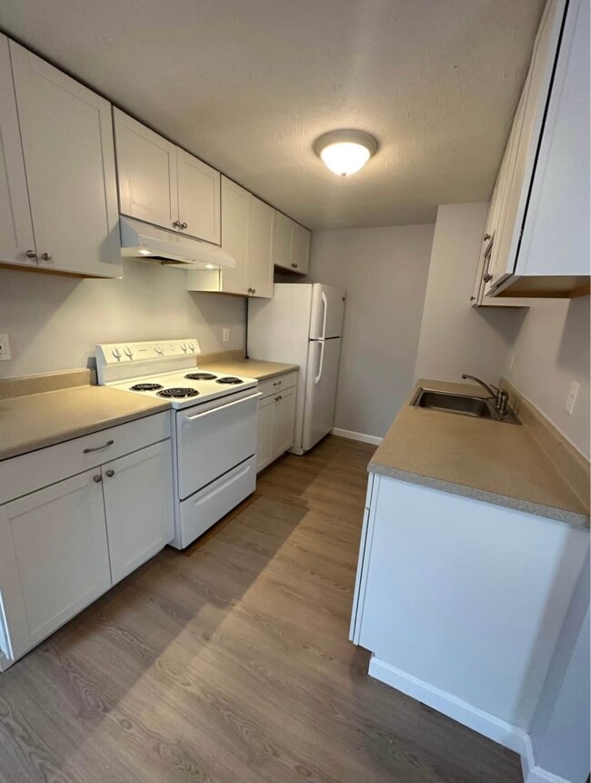 28 Lexington St, Unit 2 in Fall River, MA - Foto de edificio - Building Photo