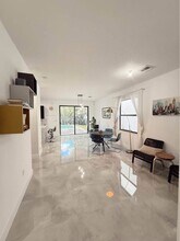 717 NE 191st St in Miami, FL - Building Photo - Building Photo