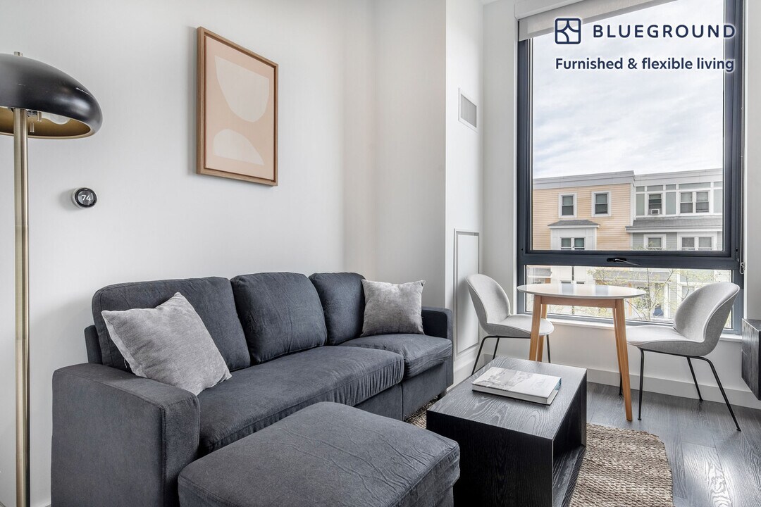 10 New St in Boston, MA - Building Photo