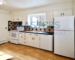 2055 Tremainsville Rd in Toledo, OH - Building Photo