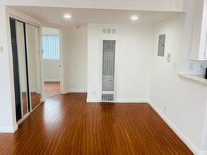 924 Gaviota Ave in Long Beach, CA - Foto de edificio - Building Photo