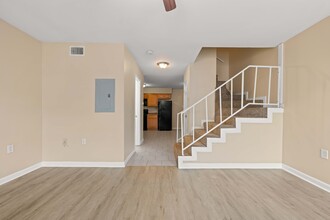 Shadow Glen in West Monroe, LA - Building Photo - Interior Photo