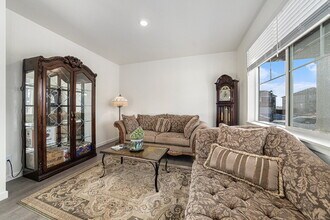 439 Bluebird Rd in Johnstown, CO - Foto de edificio - Building Photo