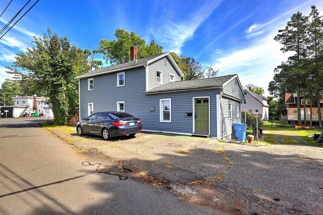 22 Holmes Ave in New Britain, CT - Building Photo - Building Photo