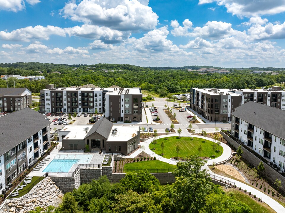 The Crossings in Antioch, TN - Building Photo