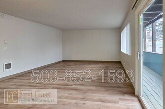 12345 SW Hall Blvd in Portland, OR - Building Photo - Building Photo