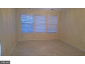 119 Acadia Ct in Princeton, NJ - Foto de edificio - Building Photo