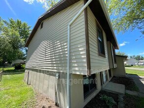 1464 Monopoly Dr in Florissant, MO - Building Photo - Building Photo