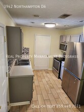 3942 Northampton Dr in Lexington, KY - Building Photo - Building Photo