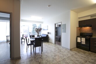 275 Larch St in Waterloo, ON - Building Photo - Building Photo
