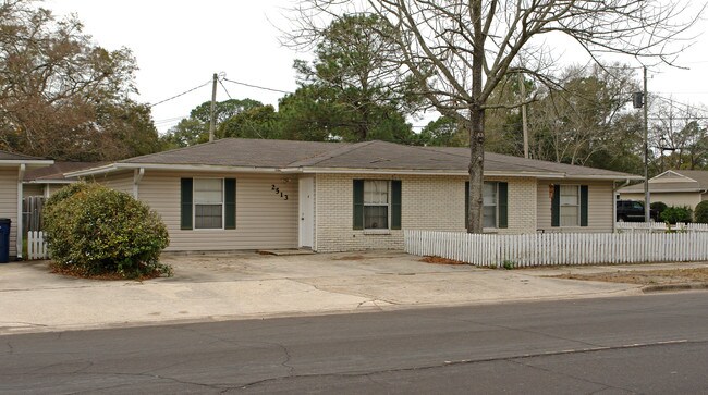 2511-2515 W 19th St in Panama City, FL - Foto de edificio - Building Photo