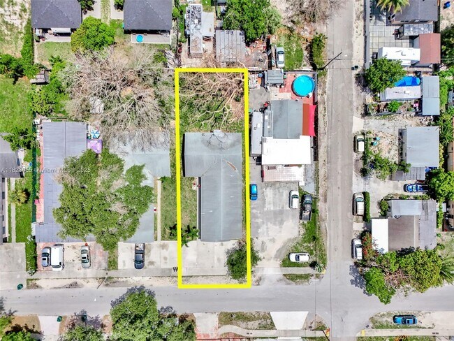 2934 NW 94th St in Miami, FL - Building Photo - Building Photo