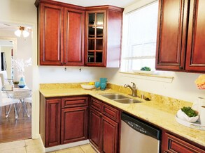 240 E Hedding St in San Jose, CA - Building Photo - Building Photo