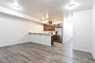 Valley Pointe Townhomes in Spokane Valley, WA - Building Photo - Building Photo