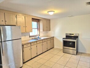 5836 Sonora Dr W in Jacksonville, FL - Building Photo - Building Photo